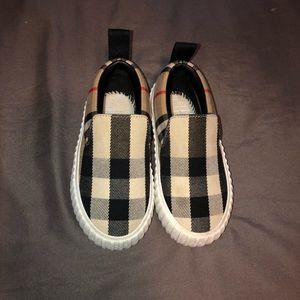 size 9 1/2 US size super cute and comfy no longer has shoe sole in them